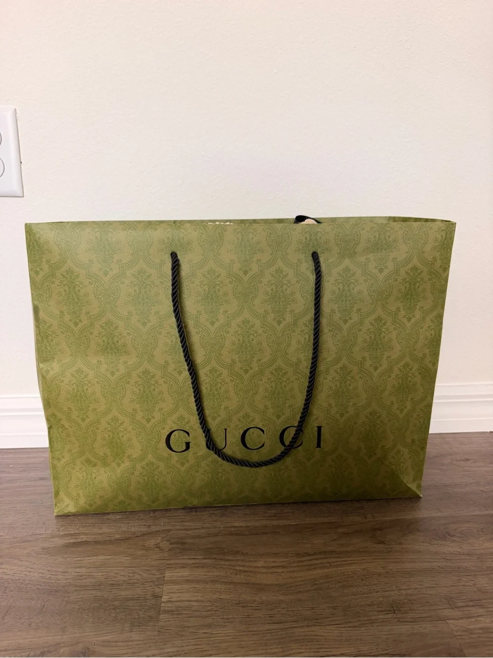 Gucci gg supreme